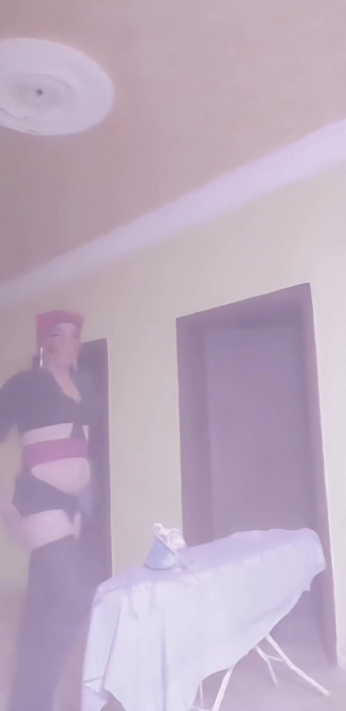 Ola-Sharaf-Transes: 踊るニューハーフの美しいアラビア語