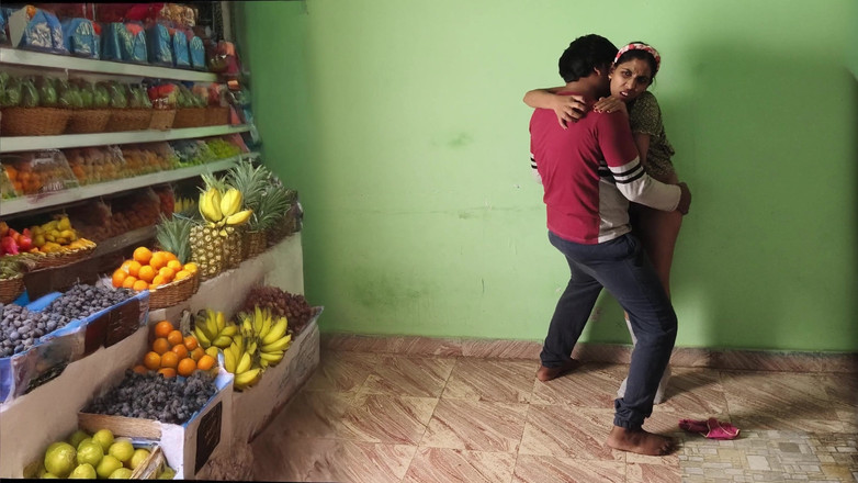 Bobbypranav: फल बेचने वाले भैया ने मुझे चोदा