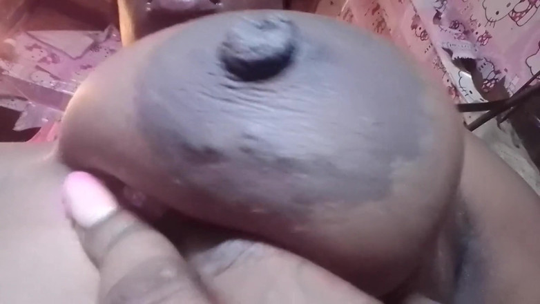 Super sexy ebony cuties: Striptease balançando meu rabo apertando meus mamilos esfregando minhas contrações...