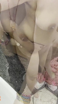 Alisha Bhabhi 和陌生人 duing holi 做爱