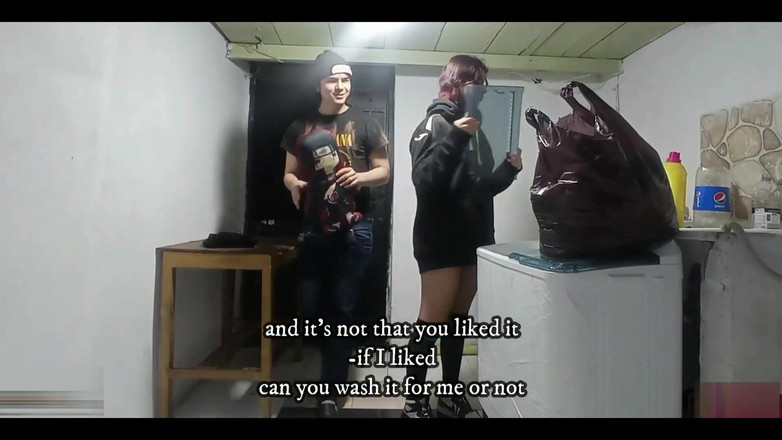 MAFELAGO: Я забираюсь в постель моей сводной сестры посреди ночи, чтобы хорошо трахнуть ее