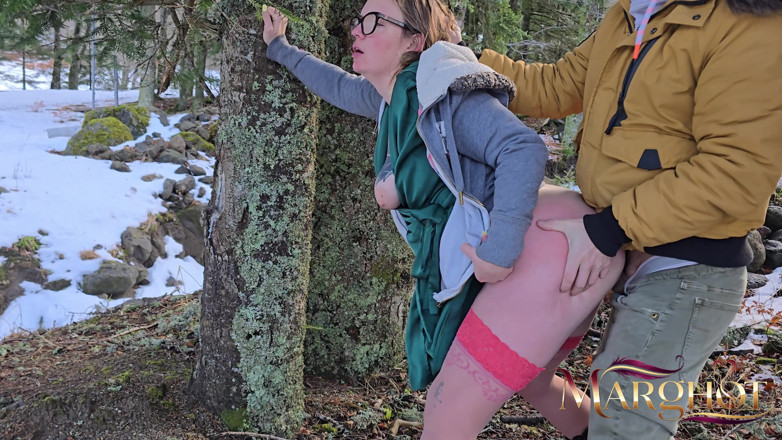 Sexymarghot: Hutan bersalju Saya mengisap pacar saya dan pejalan kaki, dia...