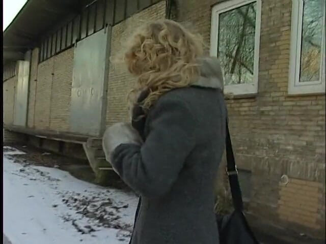 Lucky Cooch: Blonde milf at the interview on the street