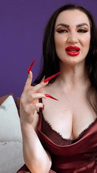 CEI Asmr van de koningin van de rode lippenstift