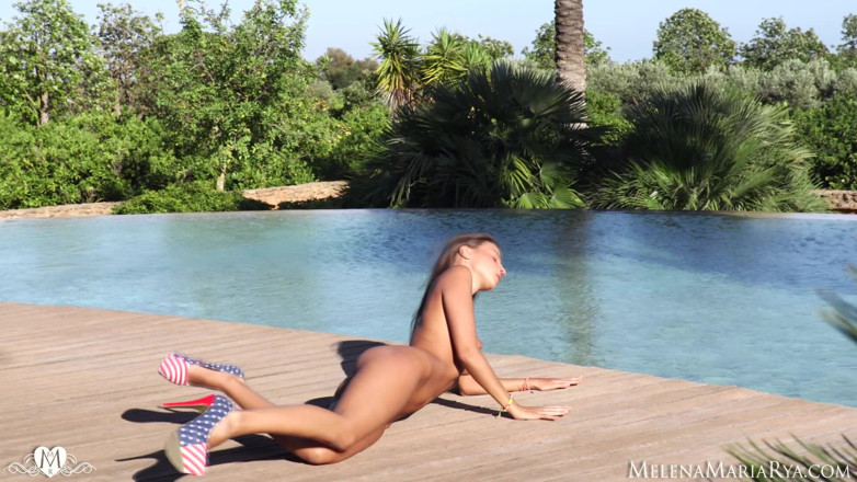 Melena Tara: Usa bikini, perfekte masturbation