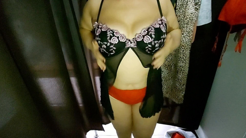 Sexi Ledy: 피팅룸의 매력적인 마담