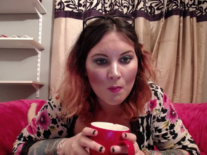 MissFFW: Miss ffw suka banget sama crunching ice cubes