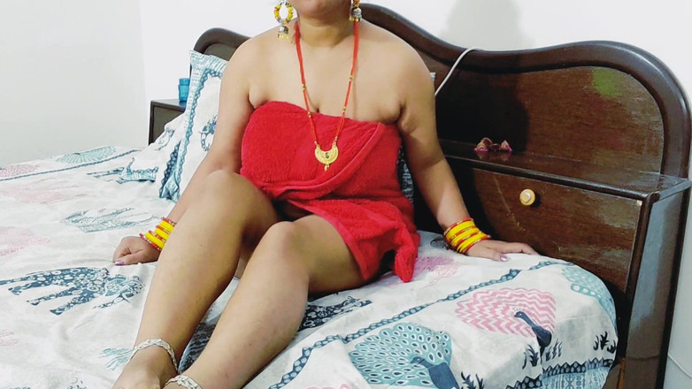 Desi Pari Bhabhi: インドの義父は、硬いチンポで義理の娘に非常に大きなうめき声を上げました