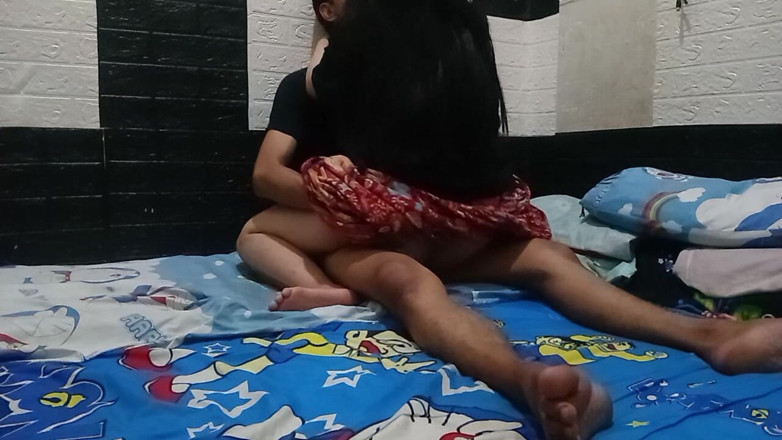 Famly sex: Um aluno que se senta na sala de aula
