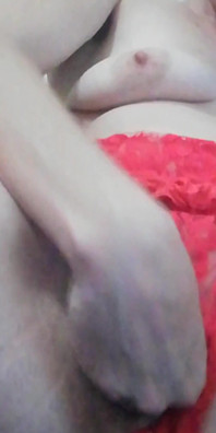 Tesão puta Ami Humping Travesseiro leva a dedilhado e tentativa de fisting