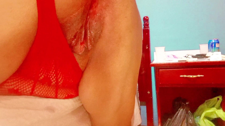 Sofixxx: Máy bay bà già đặt bao cao su lên tôi để tôi...