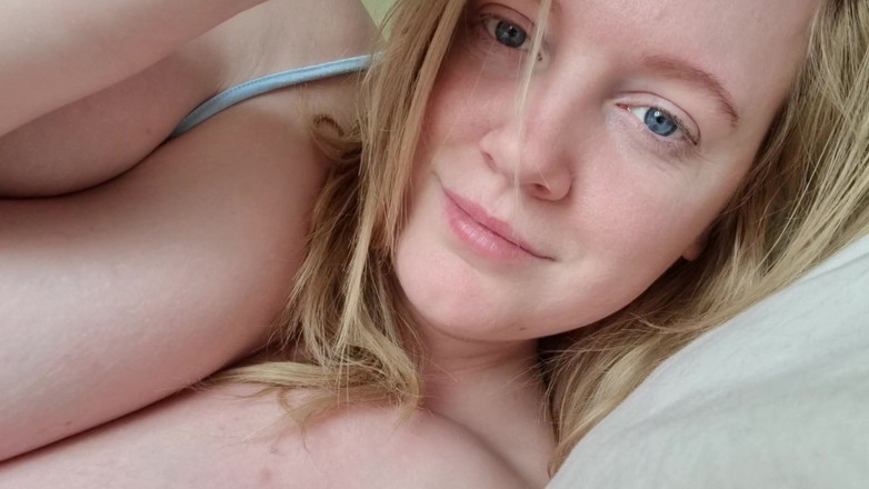 Julie Bliss: Giantess Джулі Блісс