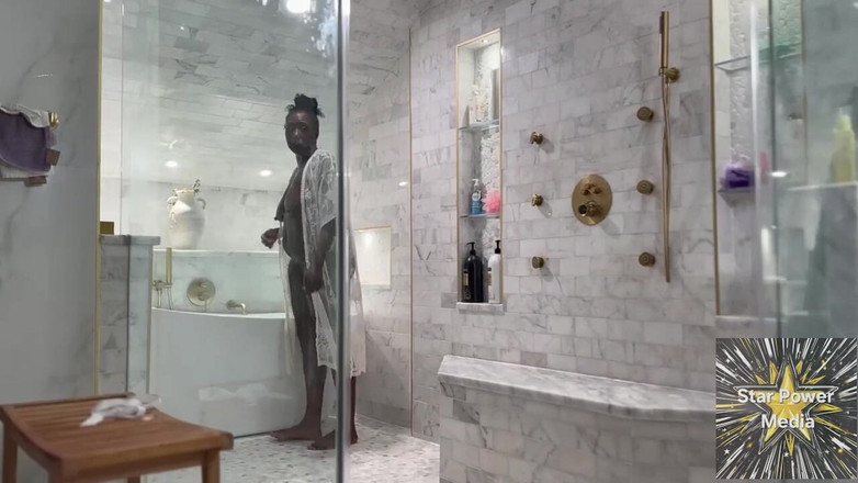 Star Power Media: Sultry Soak: Usikan mandi nakal Giana