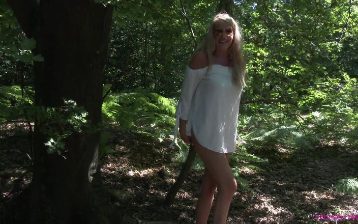 Danielle Maye: Pissen in het bos met Penny