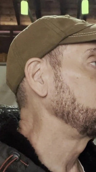 Il patrigno condivide un fumo