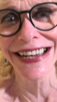 Auntjudys - Jacy, Ta GILF Mature Mince Mamie Propriétaire Trouve Ta Culotte
