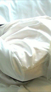 Hogtied blondine mond gesnoerd met slipje, balgag en microfoam-tape!