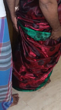Huisvrouw Saree tonend
