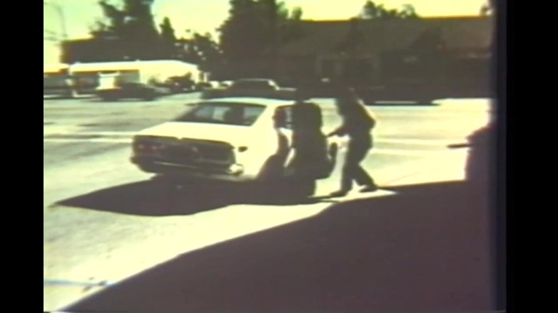 Vintage Usa: Des hippies à la chatte poilue font de l’auto-stop à la maison