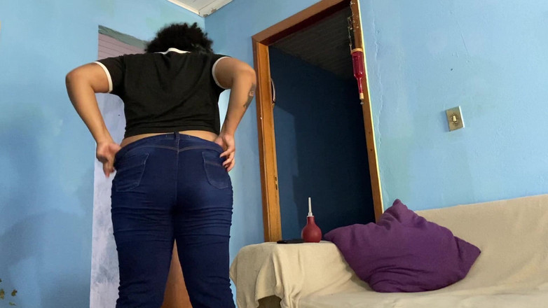 Cutiepiie Chubby: Grandota no puede dejar de pedos y eructar en jeans