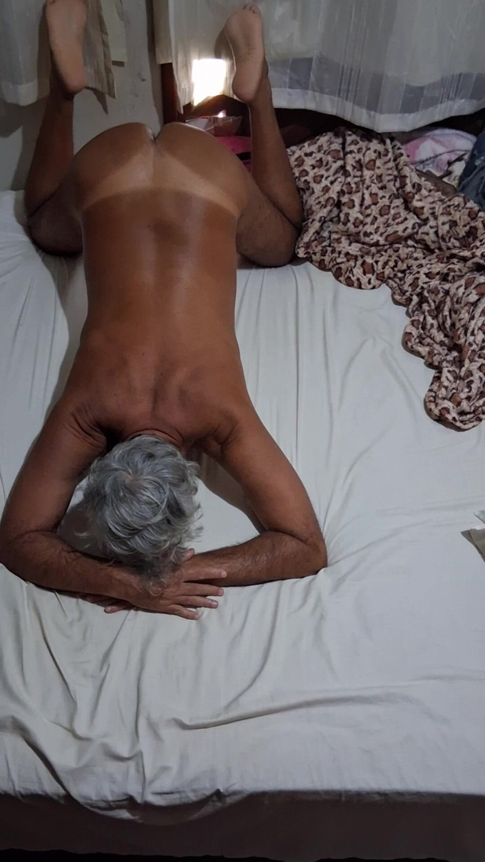 Ladysilvas: Naked Ladysilva in Bed Showing off Her Tanned Hot Ass