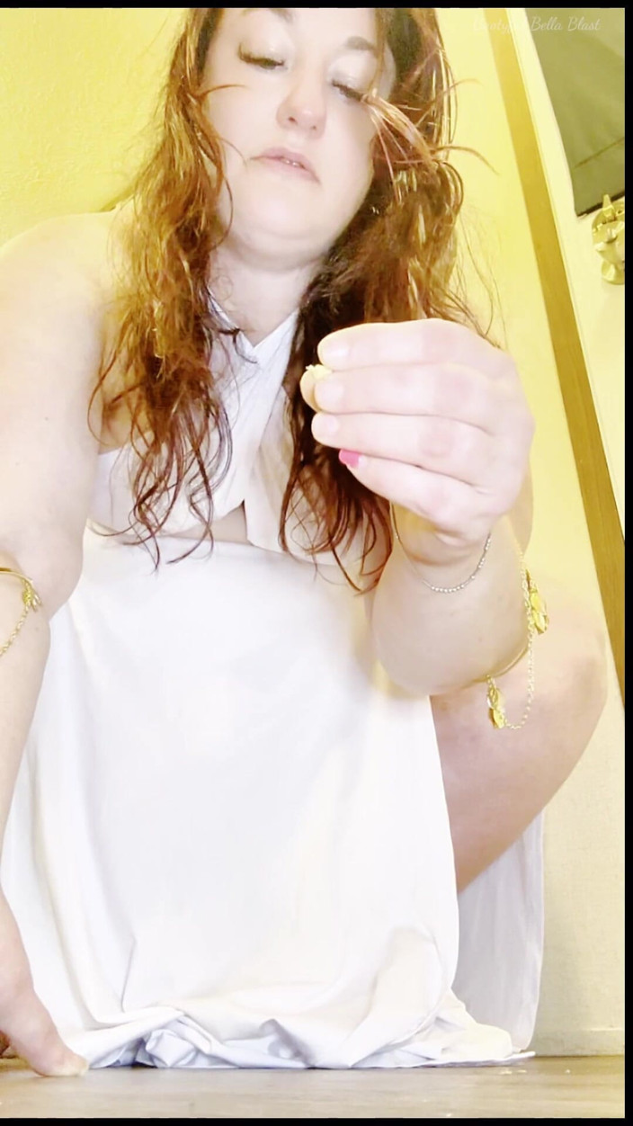 BellaBlast: Depta i połknięta przez giantess Tinies POV Fantasy przez Bella...