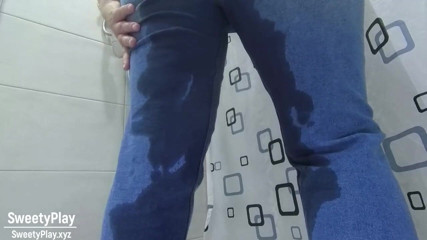 SweetyPlay: Peeing desperation wetting jeans