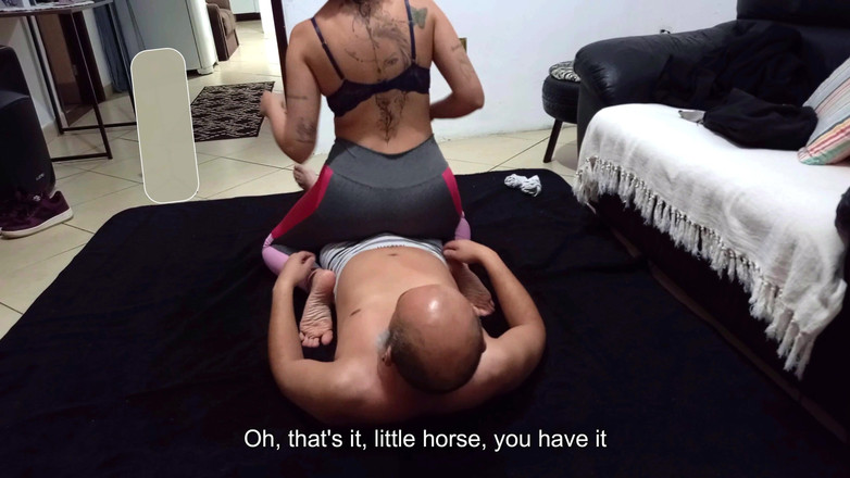 Gabi SweetCouplesStories: Un beau-père caresse sa belle-fille innocente