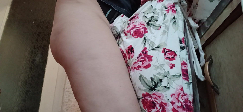 Lesbian-illusion: Puan mengongkek saya apabila suaminya di tempat kerja