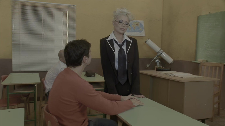 pornitaliangraffiti: ครูให้รางวัลนักเรียนที่โต๊ะเรียน