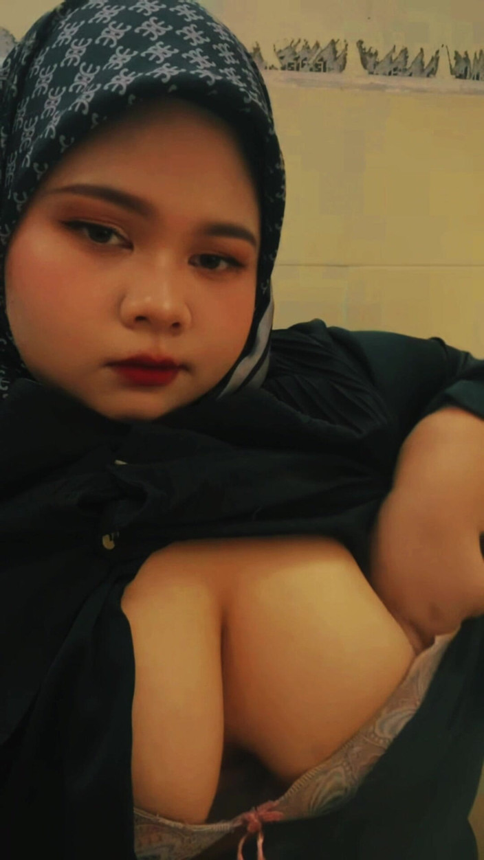Cris Santana: Ajsxx99 - 히잡을 쓴 내 아름다운 말레이 소녀가 채팅에서 싸기를 기다리고 있어