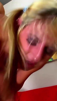 Lilly Kingston Let Huge Dick Slides in and Cumshot