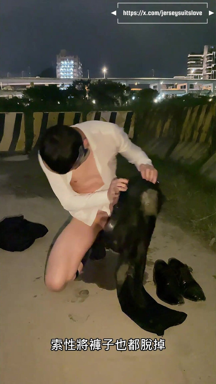 Human Urinal: A Office Worker