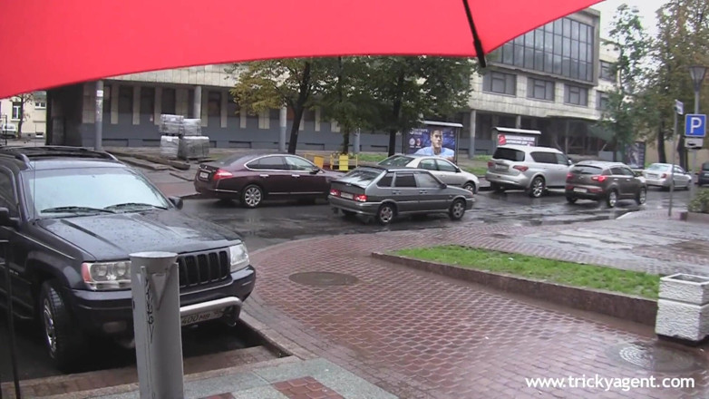 Tricky Agent: สาวที่ถูกช่วยเหลือจากฝนถูกยั่วยวน!