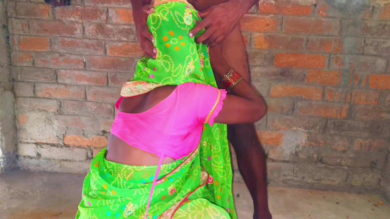 Sumang studio: Manžel nechal svou mladou manželku sedět na klíně a vsunul...