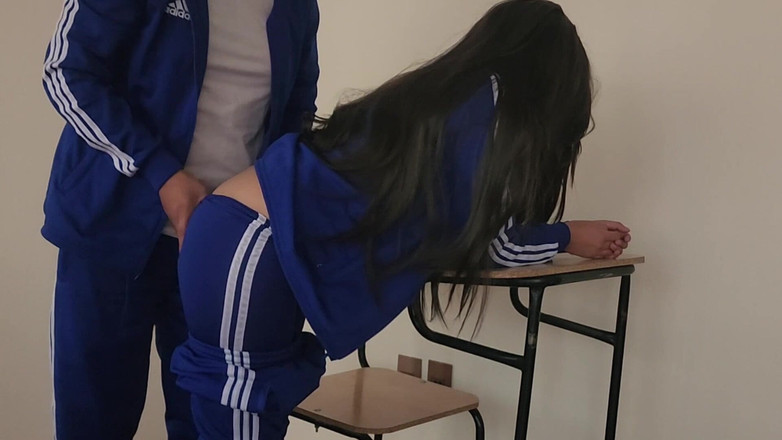 Astrid Cute: Studentessa scopa senza preservativo