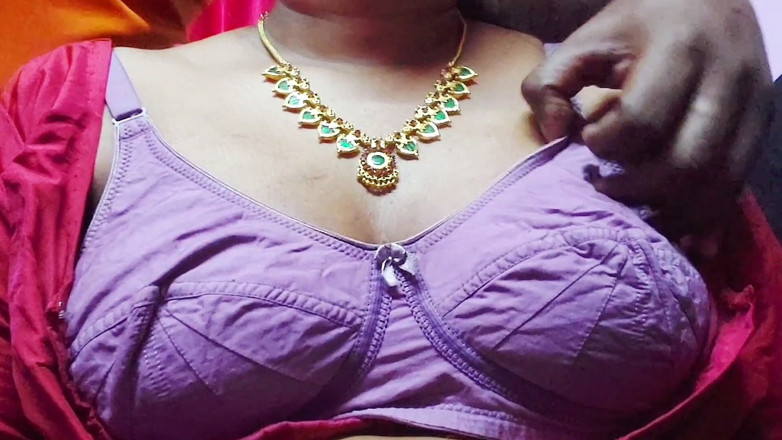 Desi Mohini: Tante sange menggoda pacarnya dengan toketnya
