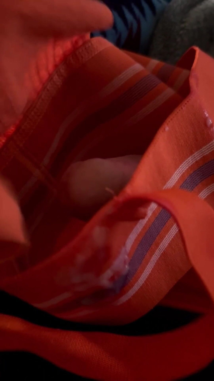 Gay Soldier Stuff: Tentara super sange ini ngocok kontolku di depan jockstrap sampai...