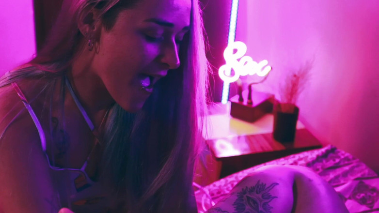 Evol Feet: Scopami La Figa Bagnata Con Il Tuo Bel Piede