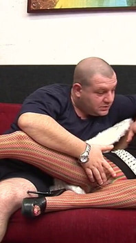 Fiica mea vitregă curvă adoră să se îmbrace și să se joace cu asistenta