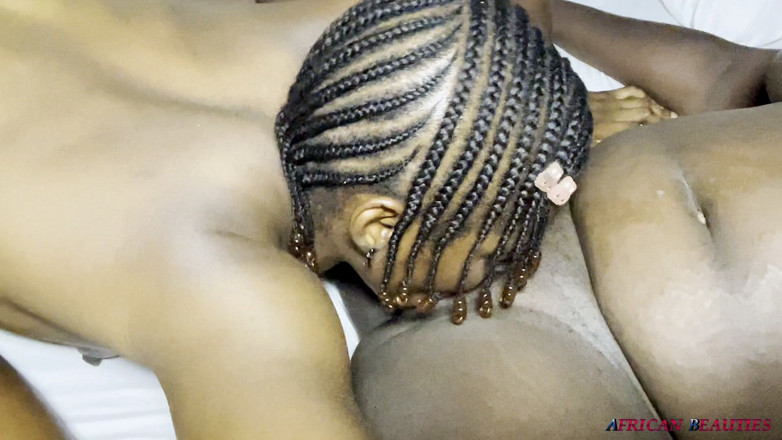 African Beauties: 널 먹고, 후장을 핥고, 오줌을 싸고 싶어