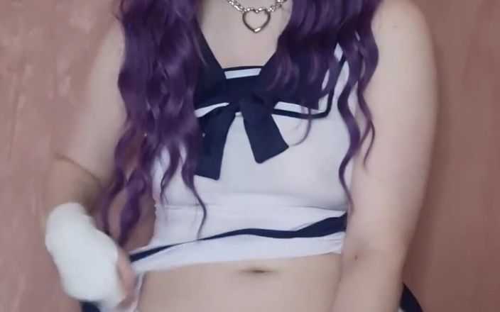 kyu_misa: 그녀의 진주 딜도로 노는 것을 즐기는 새끼 고양이