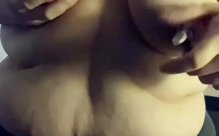 Real homemade BBW BBC porn: Bbwbootyful rubbing squeezing my saggy boobs