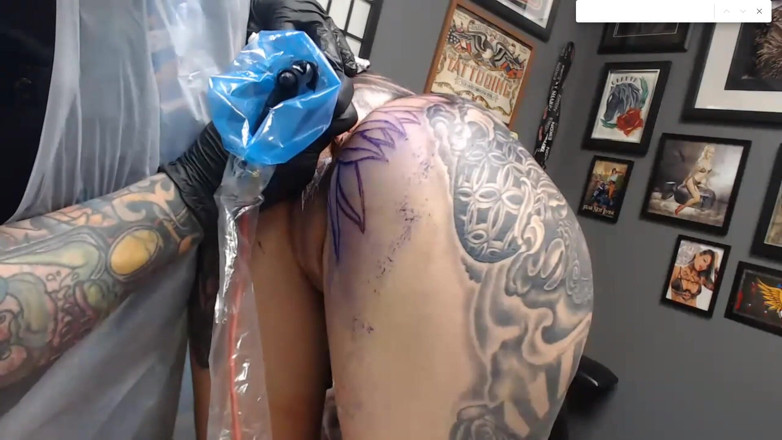 Darcy Diamond: Farsi tatuare il buco del culo per 4.5 ore