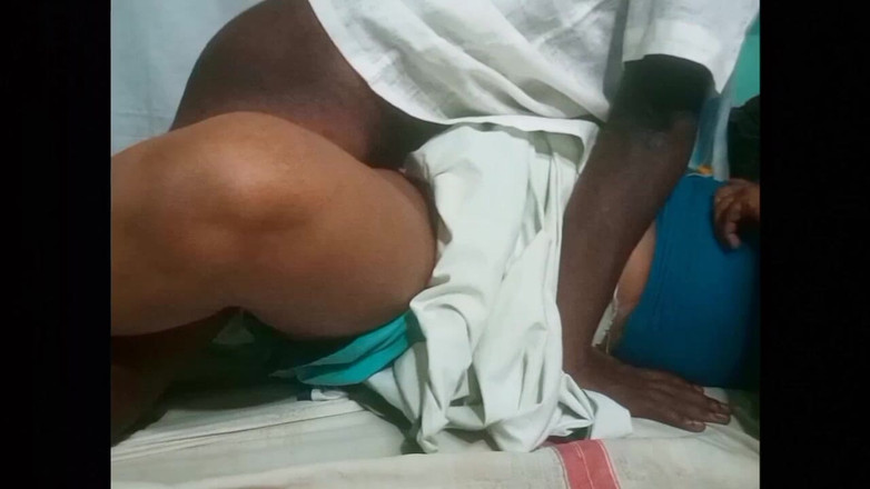 Desi Sathiya: Likken zoenen video