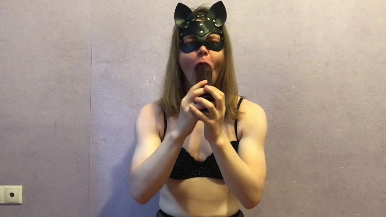 Elise Woods: Sissy Elise sedí, kouření a hluboké kouření