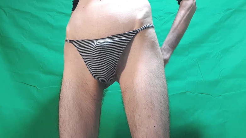 HeIsSooThin: Gestreifte schwarz-weiße G-string