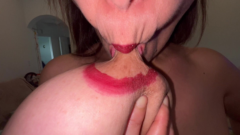VeeVee Vixen: Chupando mi teta leche w labial Areola