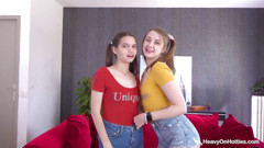 Heavy on Hotties: Skinny teenies shocking threesome with cel