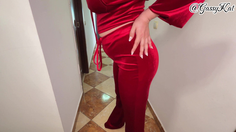 GassyKat: Red Velvet Fart Queen